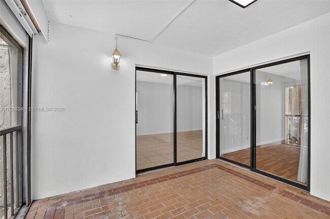 Building Photo - 220 Lakeview Dr