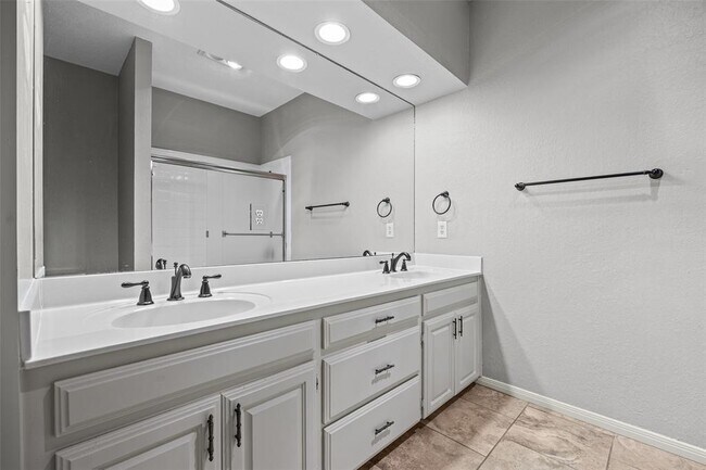 Building Photo - 114 Paragon Ct