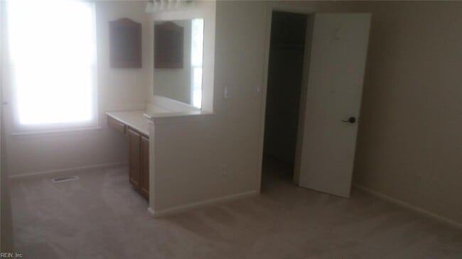 Building Photo - 208 Henwick Ct