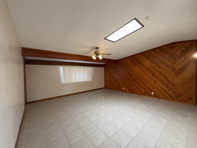 Building Photo - 3733 Sparrow Dr