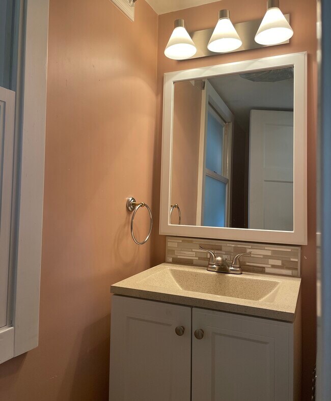 Building Photo - 1662 Wealthy St SE