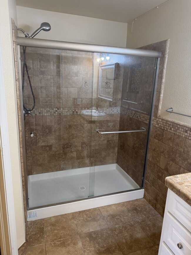 Building Photo - 1004 E K Ave