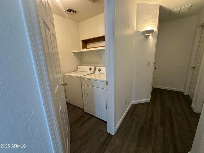 Building Photo - 25055 W Dove Trail