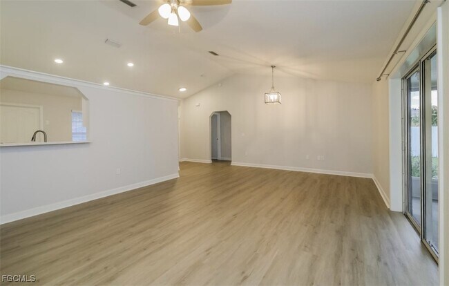 Building Photo - 3919 SE 2nd Pl