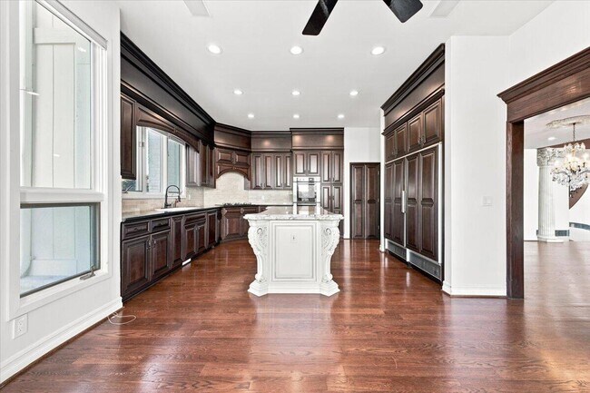 Building Photo - 6122 Trailwood Ln