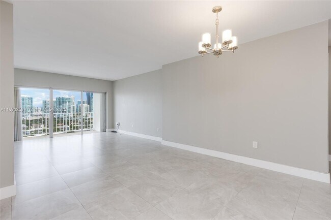 Building Photo - 500 Bayview Dr