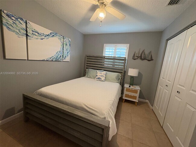 Building Photo - 333 Palm Cir