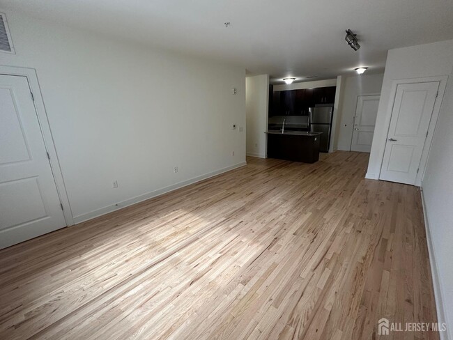 Building Photo - 88 Roosevelt Ave