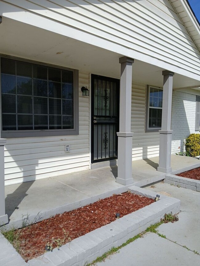 Building Photo - Newly Renovated Home In Whitehaven - Open ...
