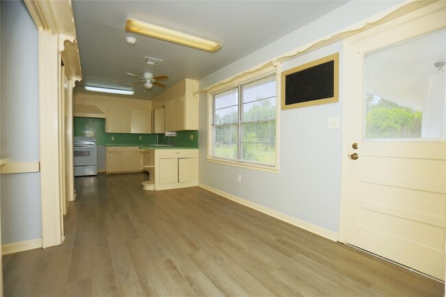 Building Photo - 609 Magnolia St