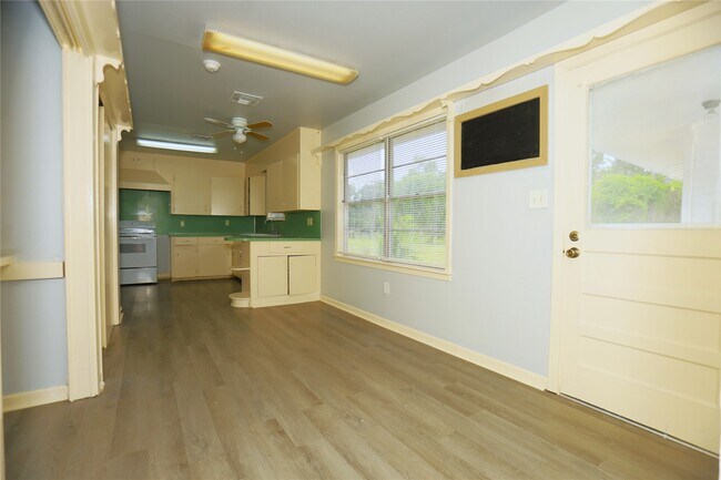 Primary Photo - 609 Magnolia St