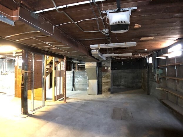 Building Photo - Hollywood District Home - 3 Bdrm 2 bths, 2290 sq. ft.
