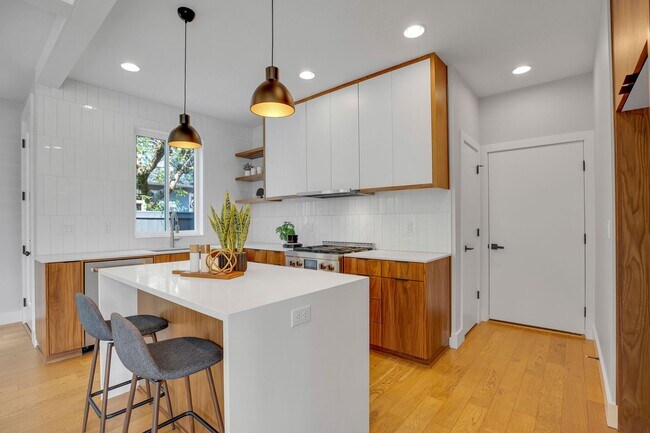 Building Photo - Urban Modern 5 Bedrooms, 3 1/2 Bathrooms, ...