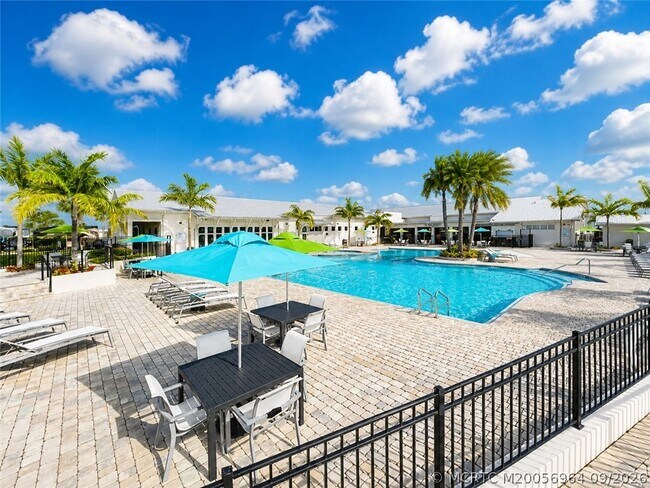 Building Photo - 252 NE Ebbtide Way