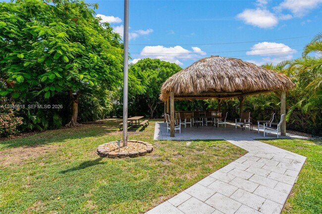 Building Photo - 3121 NE 51st St