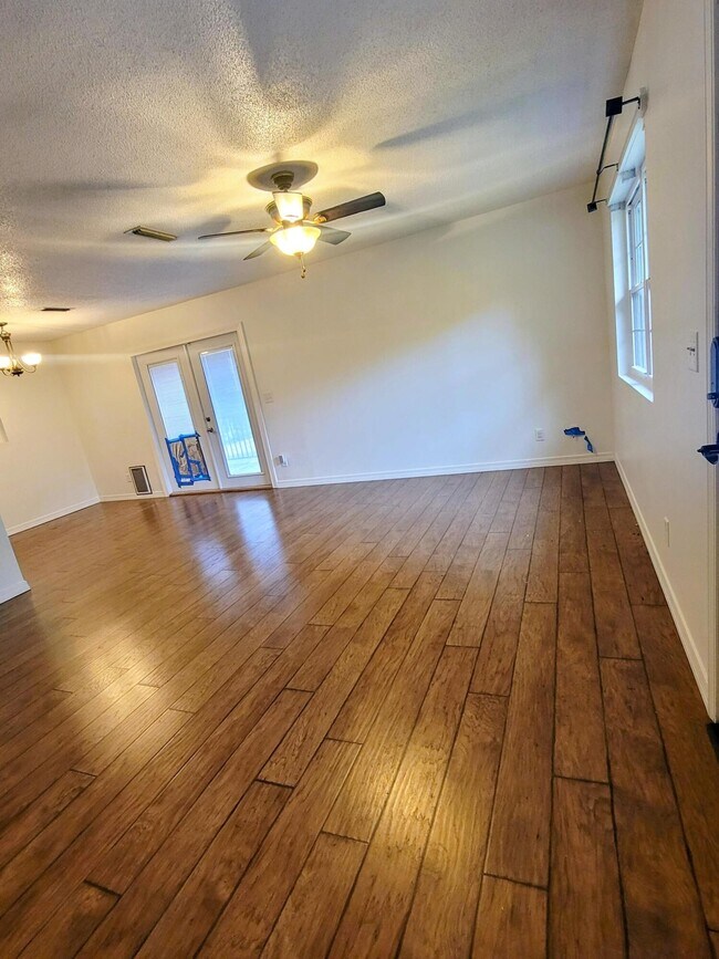 Building Photo - 3088 Log Cabin Ln