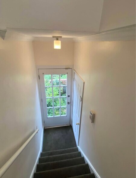 Building Photo - 616 SE 3rd St