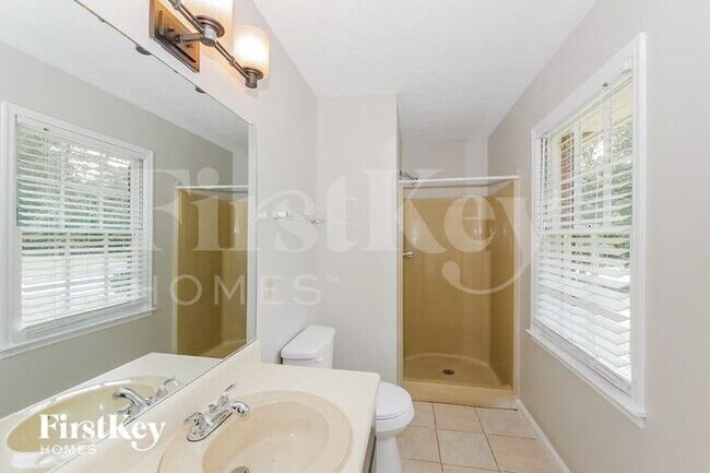 Building Photo - 180 Windsor Dr