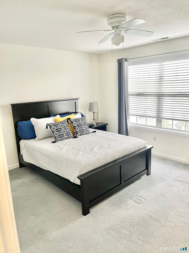 Building Photo - 2390 State St