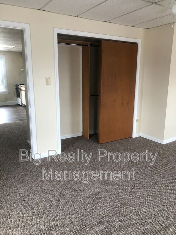 Building Photo - 70 N Main St