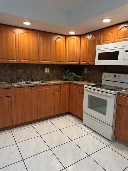 Building Photo - 8420 SW 133rd Avenue Rd