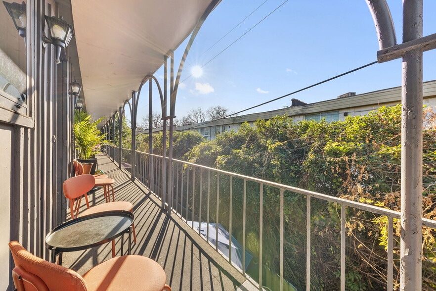 Building Photo - 5057 Les Chateaux Dr