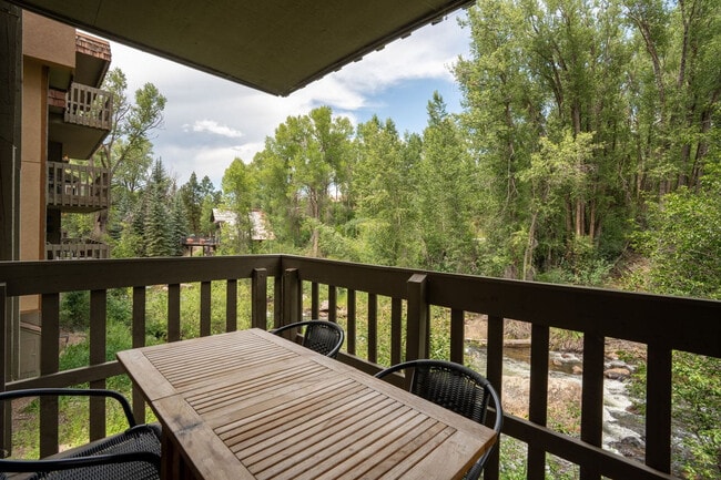 Building Photo - 1024 E Hopkins Ave