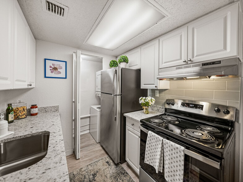 Building Photo - Park at Avellino