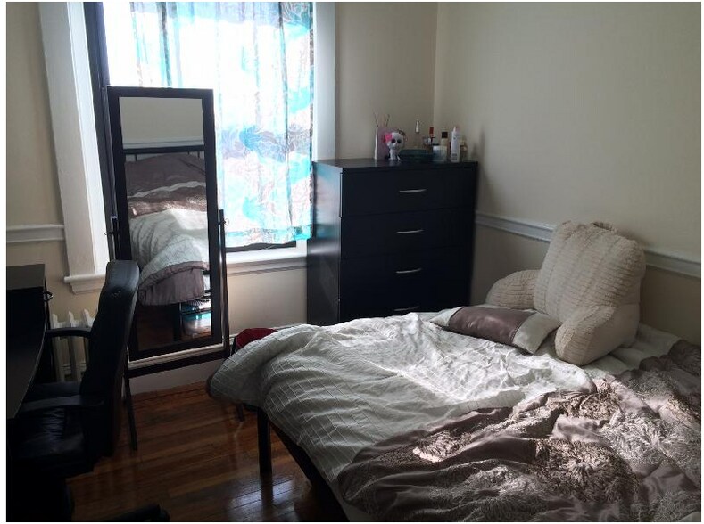 Building Photo - 504 Beacon St