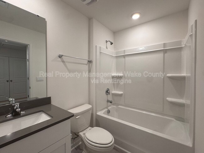 Building Photo - 407 Belgian Red Wy