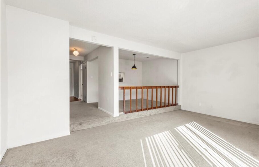 Building Photo - 900 Monarch Dr