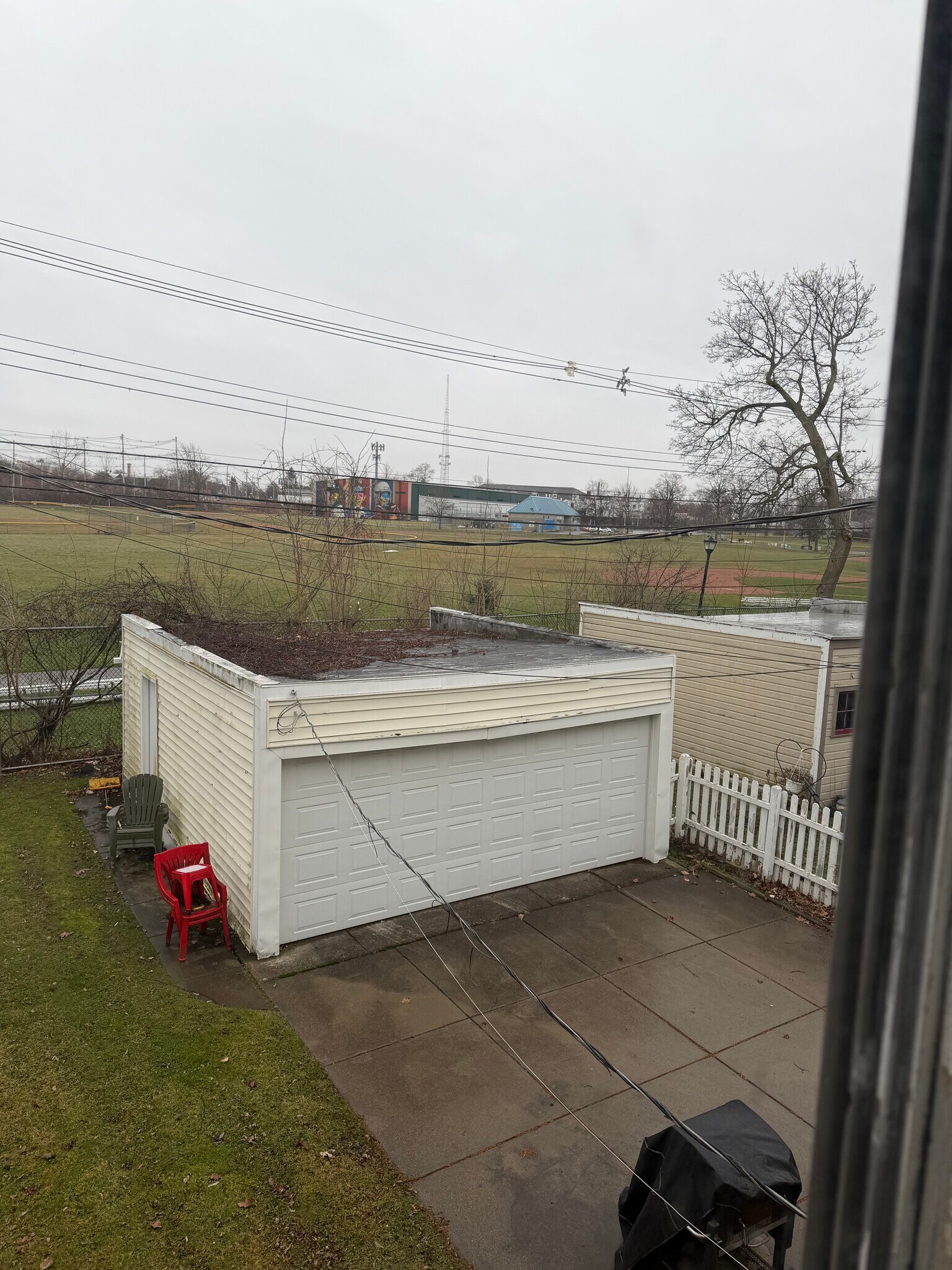 Building Photo - 75 Shoshone St