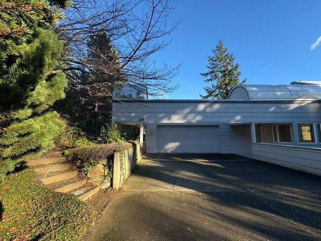 Building Photo - Breathtaking views of Chuckanut Bay!!