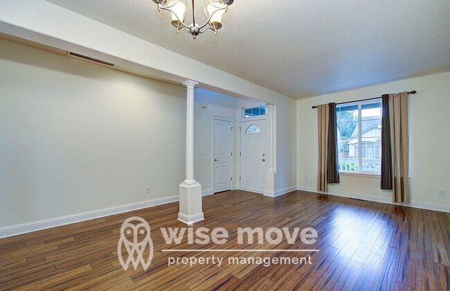 Building Photo - East Vancouver- Beautiful 5 bedroom