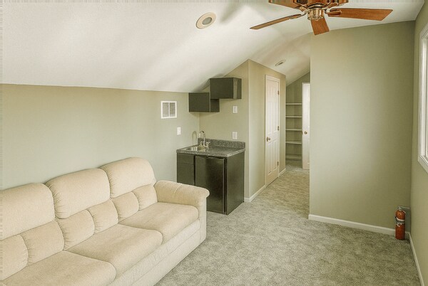 Building Photo - 542 S Woodland Dr