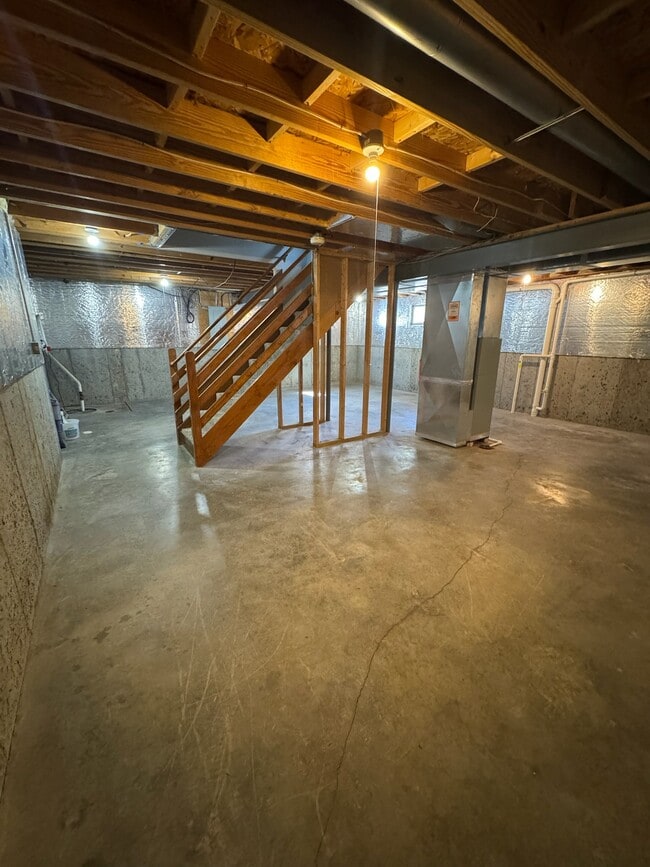 Building Photo - 8811 Woodridge Dr