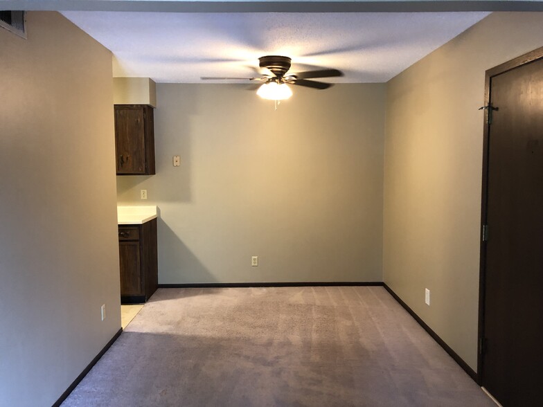 Building Photo - 505 Woodwind Ct