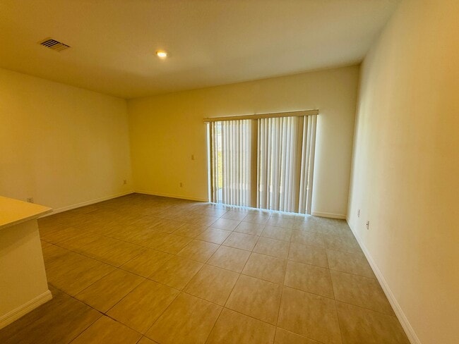 Building Photo - Townhome in The Townhomes of River Landing