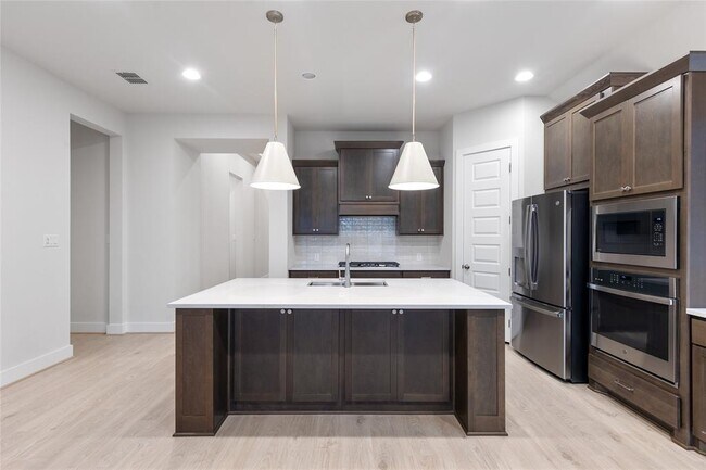 Building Photo - 626 Bay Breeze Dr