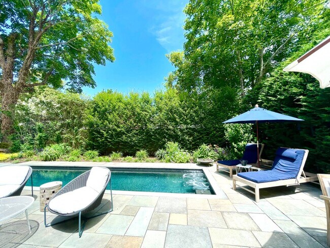 Building Photo - 11 Montauk Ave