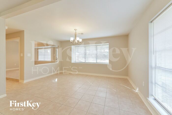 Building Photo - 214 Oakwood Dr