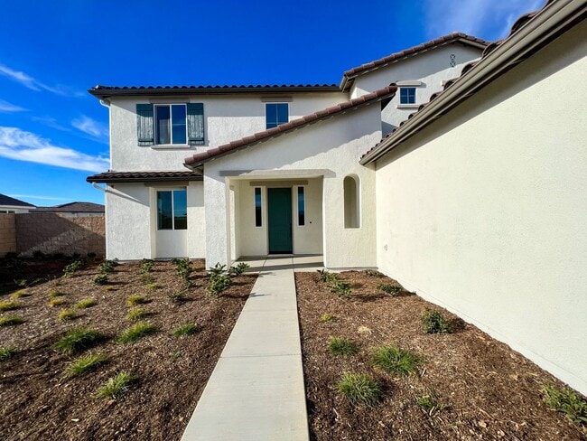 Building Photo - 5 Bedroom home with FULL MOTHER IN LAW SUITE and MASSIVE backyard