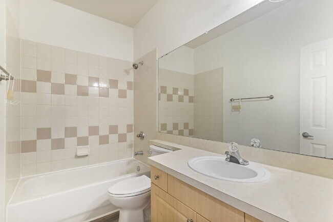 Building Photo - Spacious 3-Bedroom Condo Retreat in Bradenton – Your Perfect Home Awaits!