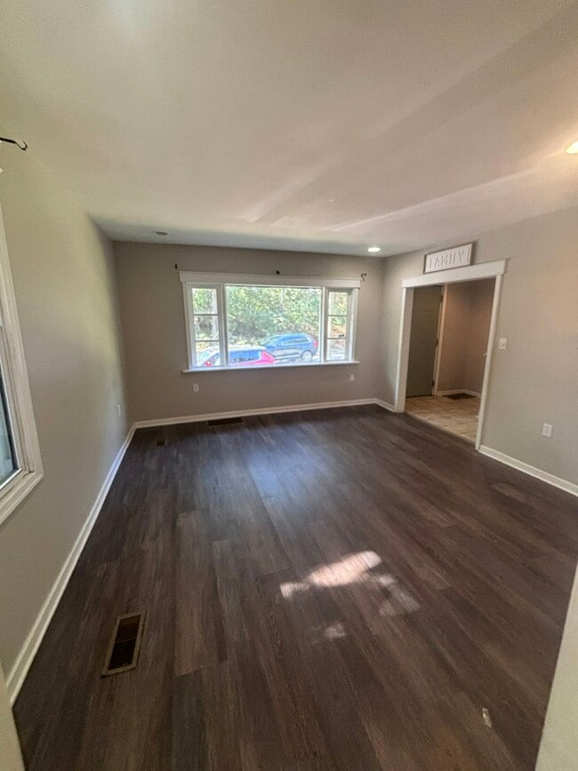 Building Photo - 165 Sharpe St