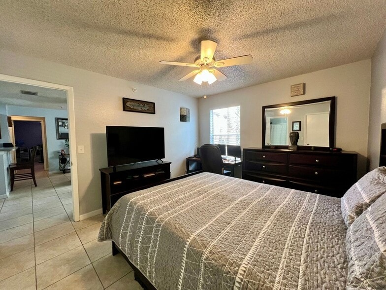 Building Photo - 976 Leeward Pl