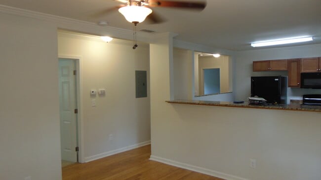 Building Photo - 1051 Grant Way SE