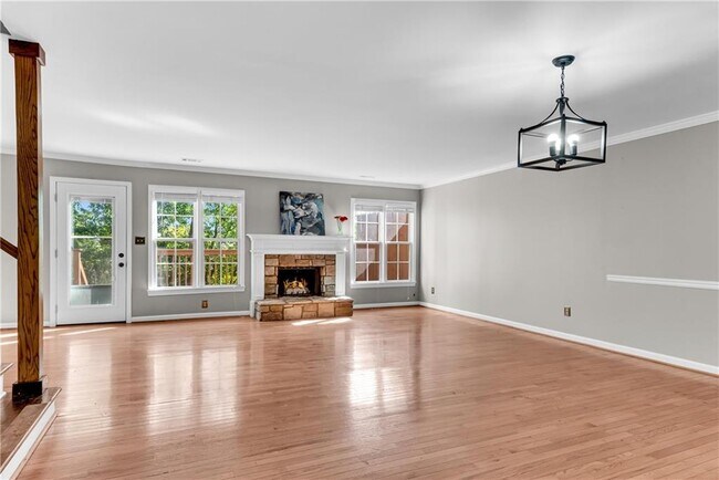 Building Photo - 1427 Old Virginia Ct SE