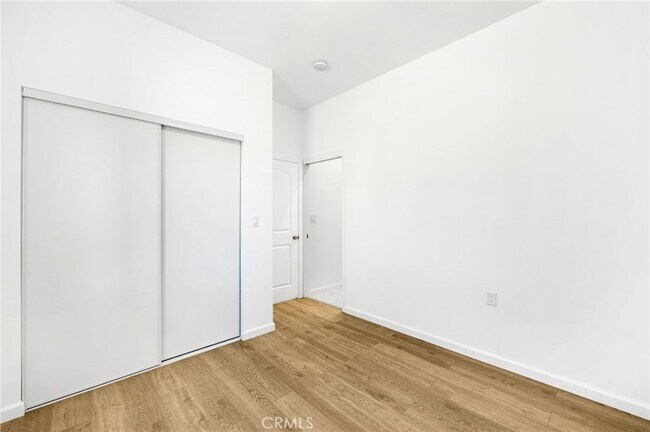 Building Photo - 1375 N Mentor Ave