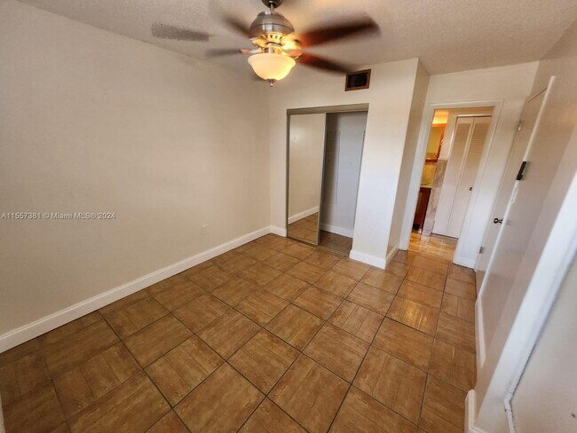 Building Photo - 995 SW 84th Ave