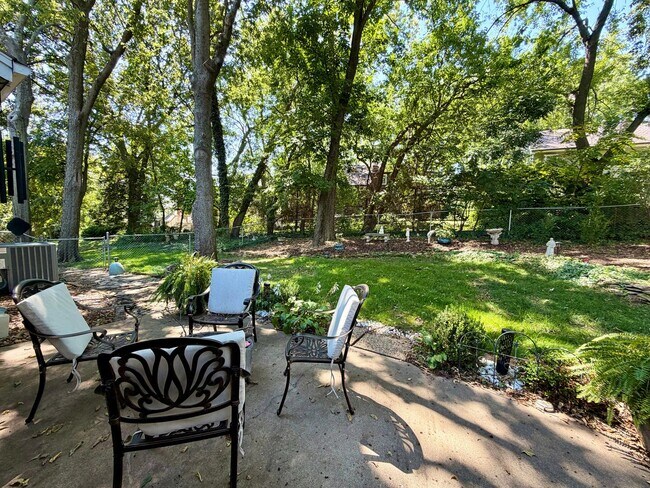 Building Photo - 8238 Parkhill Cir